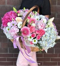 Цветочная композиция из Розы, Хризантемы, Пионы и Лизиантусы в корзине #REPLACE_PRED# Таре