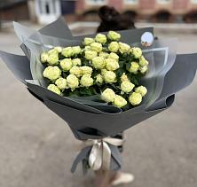 Букет Белые кустовые розы Солинеро в Таре